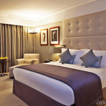 Intercontinental Lisbon By Ihg Hotel Exterior photo A bedroom at the Crowne Plaza London - The City