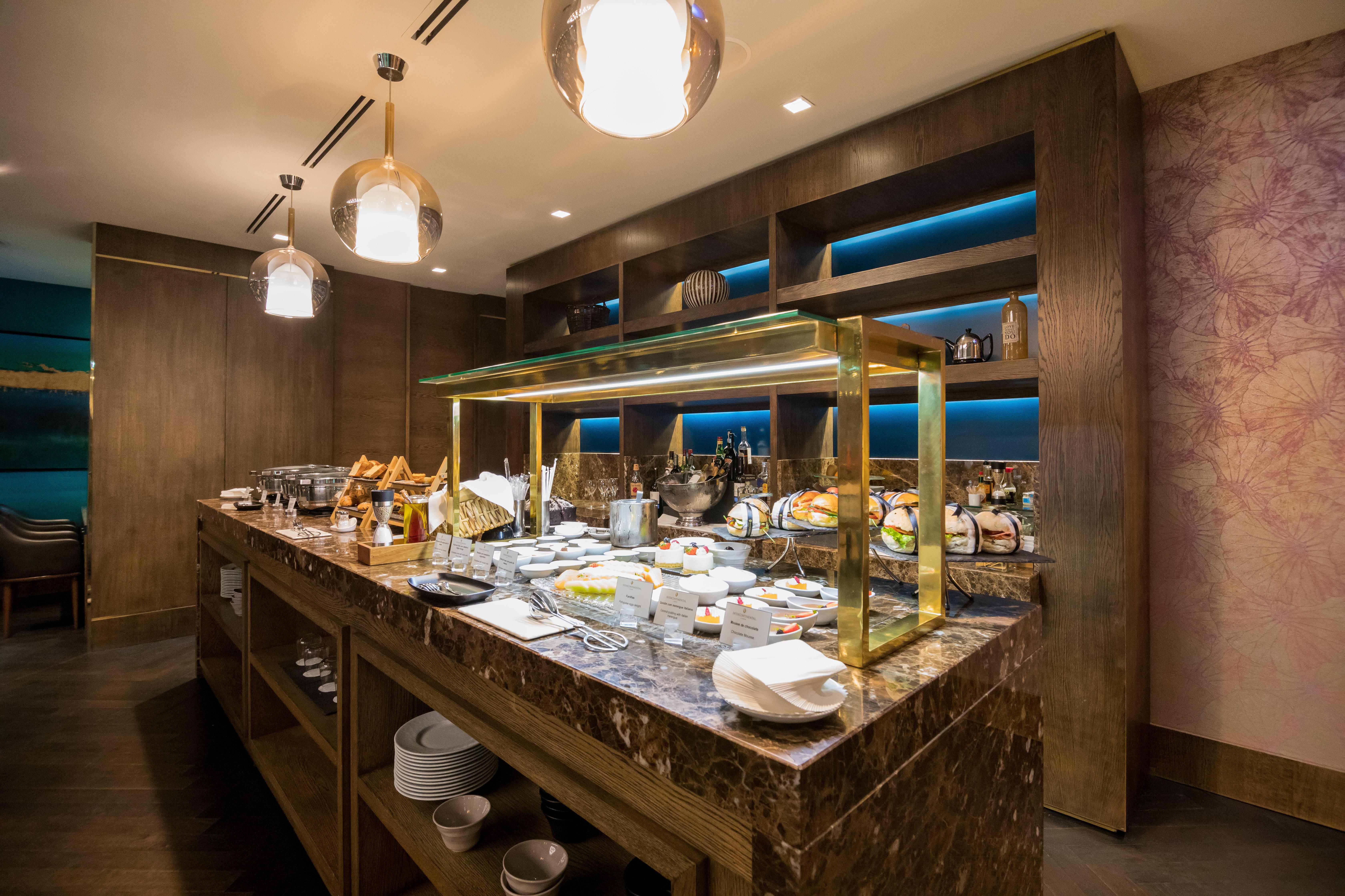 Intercontinental Lisbon By Ihg Hotel Exterior photo A buffet at the airport