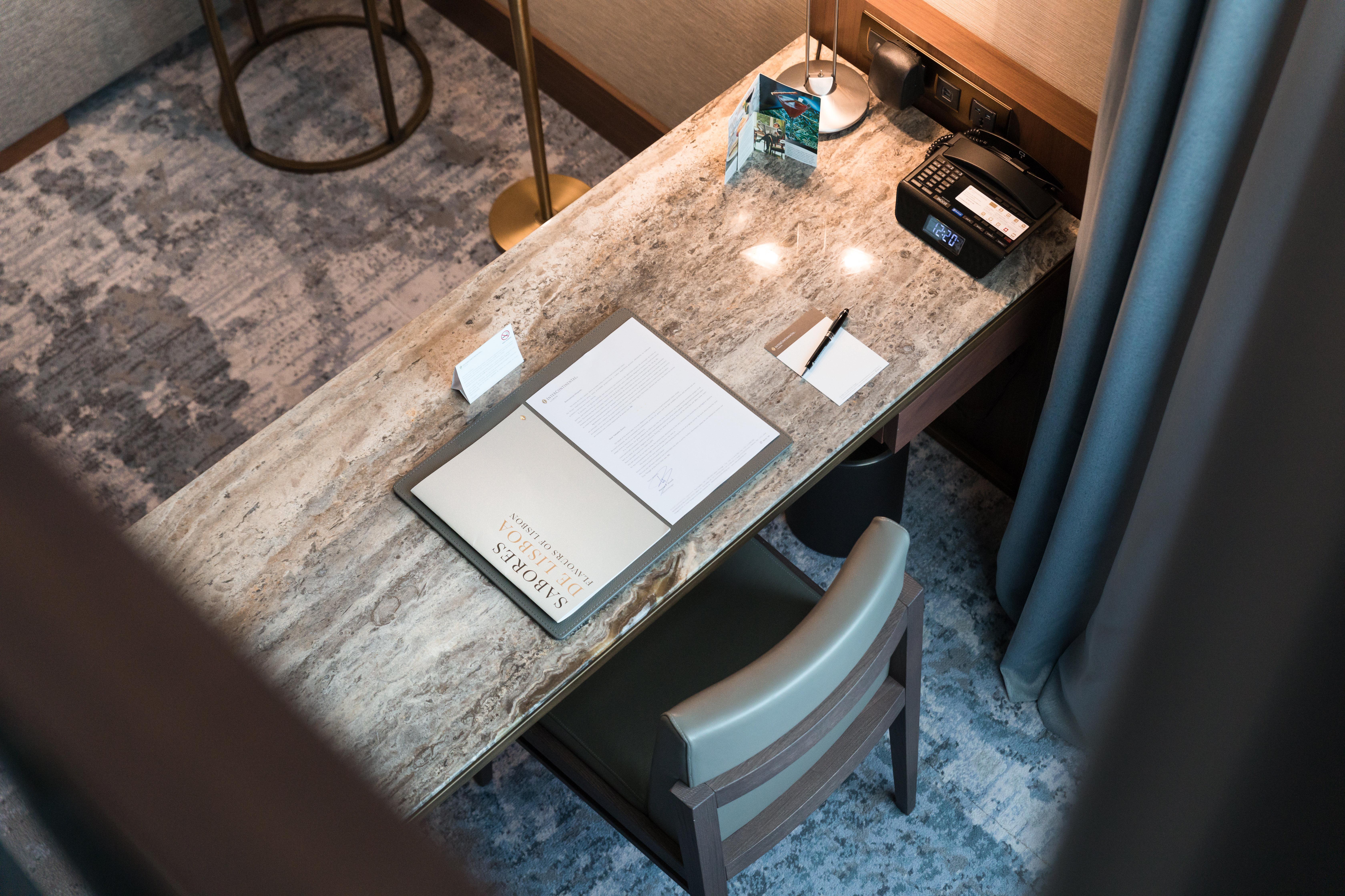 Intercontinental Lisbon By Ihg Hotel Exterior photo A desk in a hotel room
