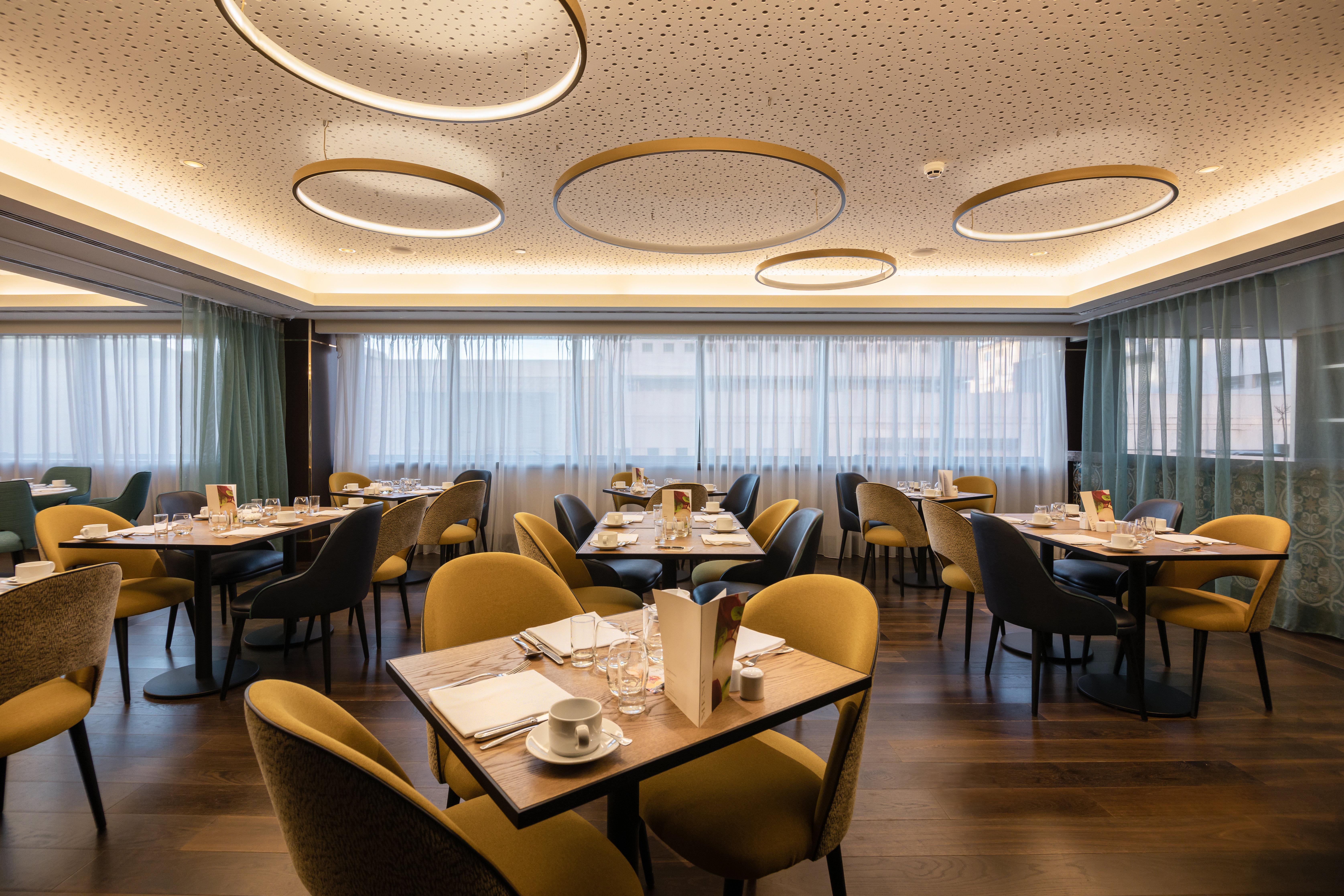 Intercontinental Lisbon By Ihg Hotel Exterior photo The Club lounge at London Heathrow Airport