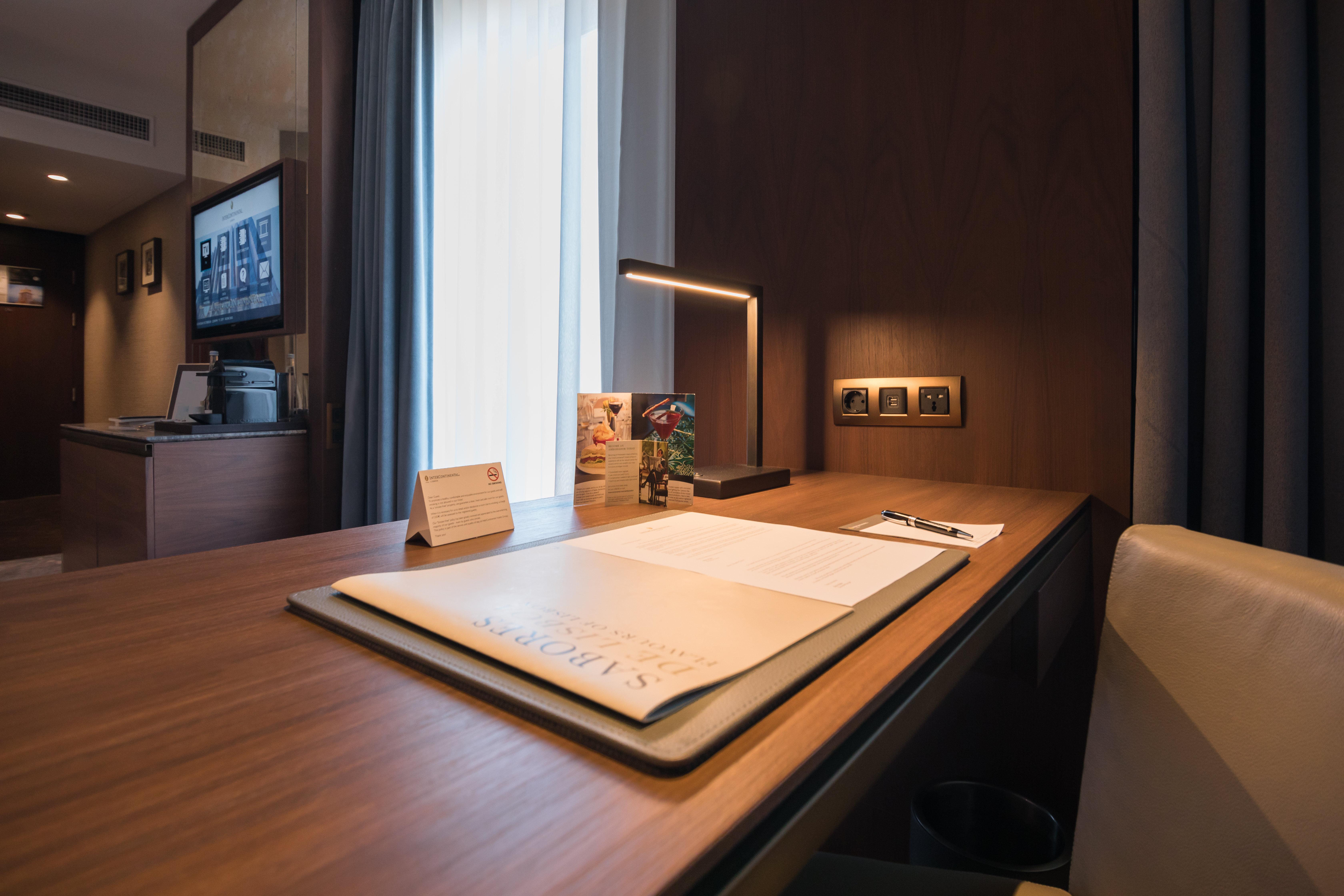 Intercontinental Lisbon By Ihg Hotel Exterior photo A room at the hotel