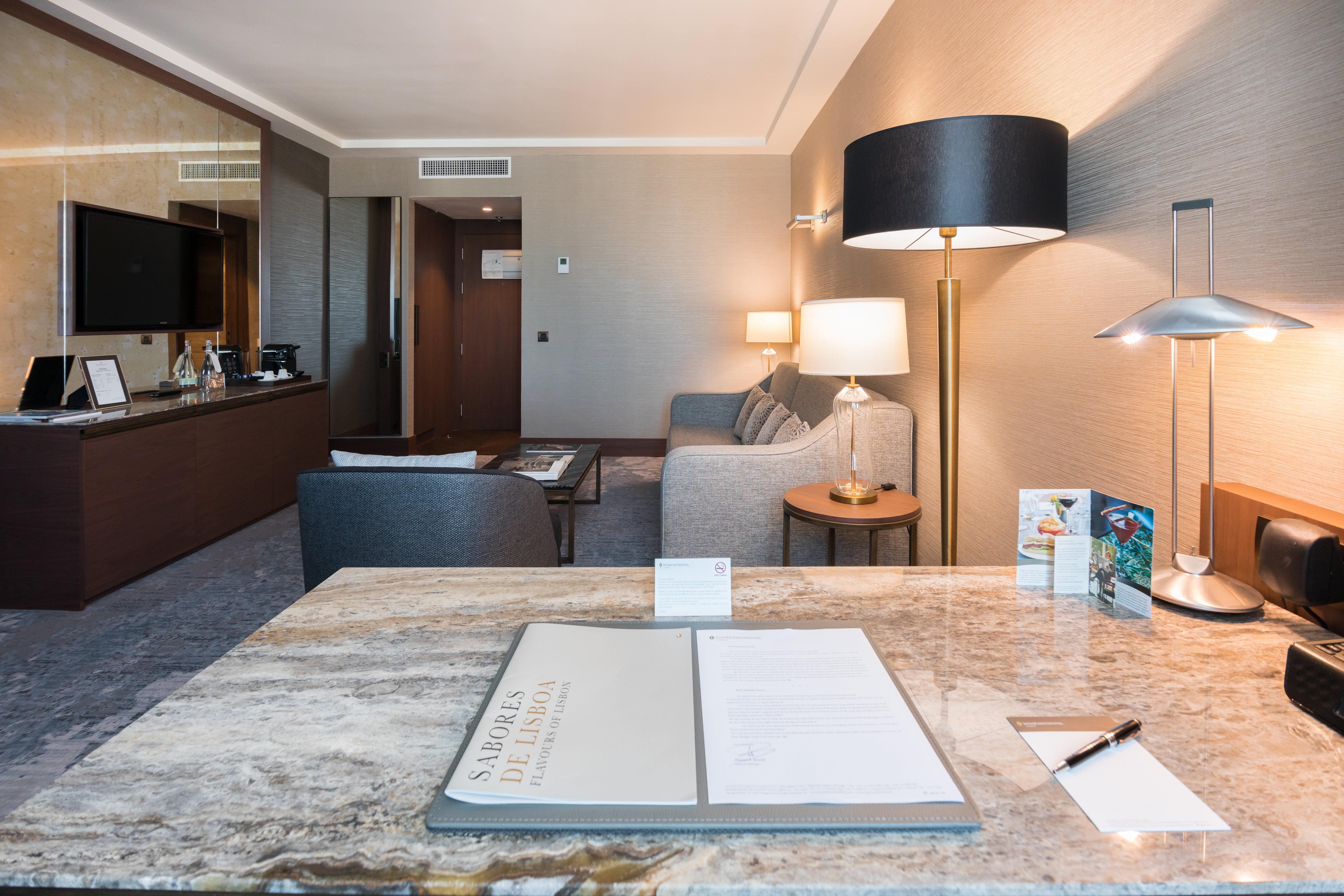 Intercontinental Lisbon By Ihg Hotel Exterior photo A guest room at the hotel