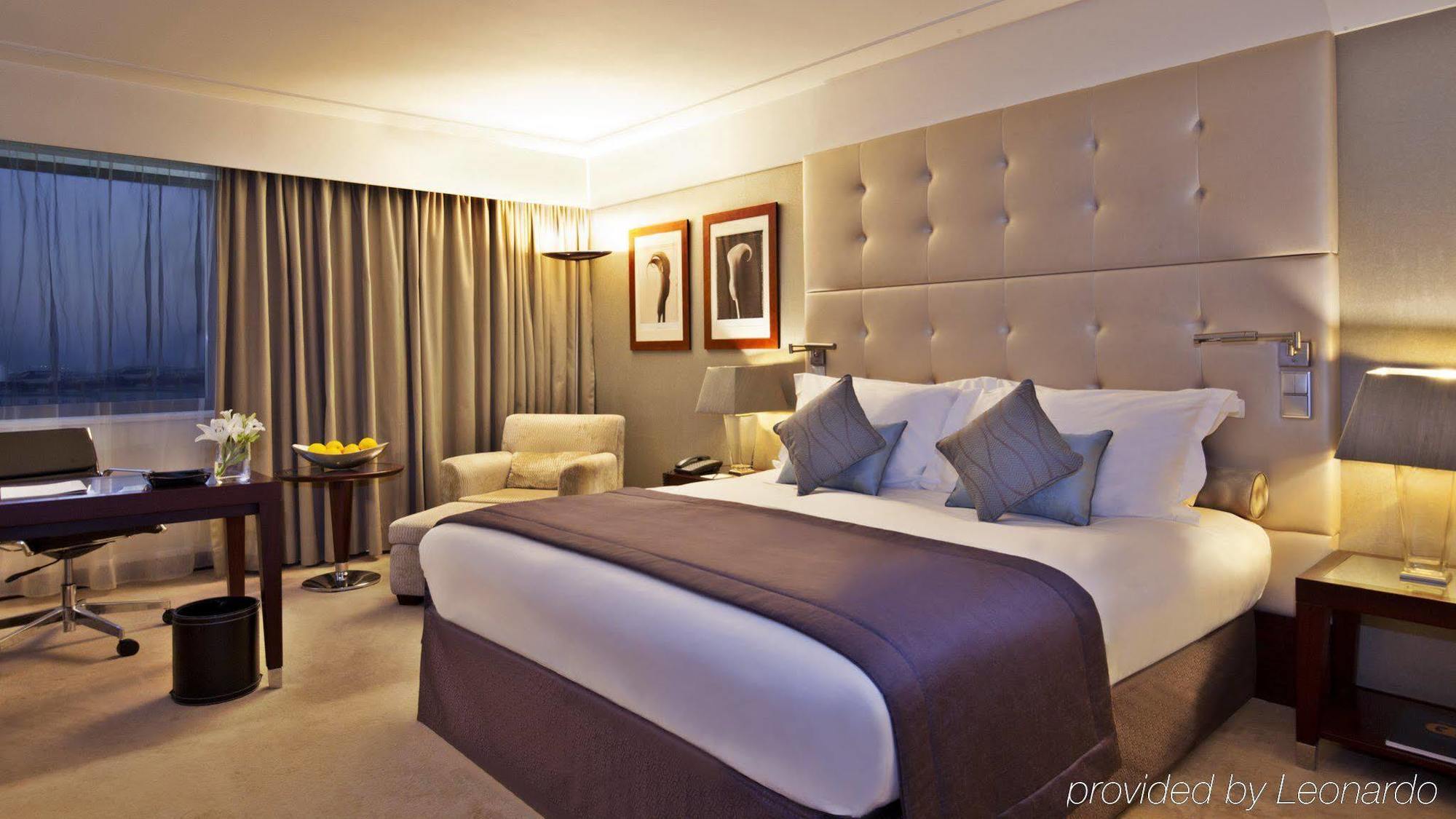 Intercontinental Lisbon By Ihg Hotel Exterior photo A bedroom at the Crowne Plaza London - The City